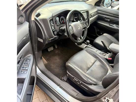 MITSUBISHI-OUTLANDER-3.0 GT 4X4 V6 24V GASOLINA 4P AUTOMÁTICO MITSUBISHI-OUTLANDER-2015