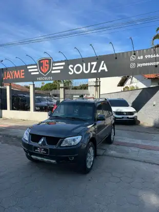 MITSUBISHI-PAJERO-2012