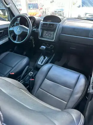 MITSUBISHI-PAJERO-2012