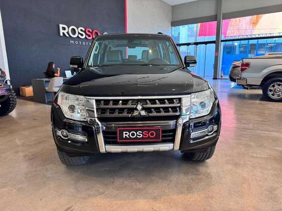 MITSUBISHI-PAJERO-2017