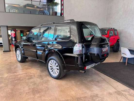 MITSUBISHI-PAJERO-2017