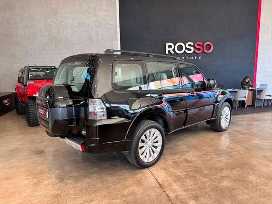 MITSUBISHI-PAJERO-2017