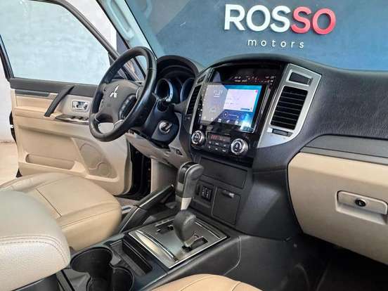 MITSUBISHI-PAJERO-2017