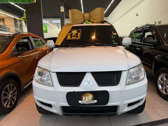 MITSUBISHI-PAJERO TR4-2.0 4X2 16V 140CV FLEX 4P MANUAL MITSUBISHI-PAJERO TR4-2013