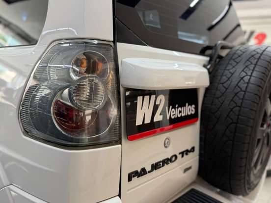 MITSUBISHI-PAJERO TR4-2.0 4X2 16V 140CV FLEX 4P AUTOMÁTICO MITSUBISHI-PAJERO TR4-2014