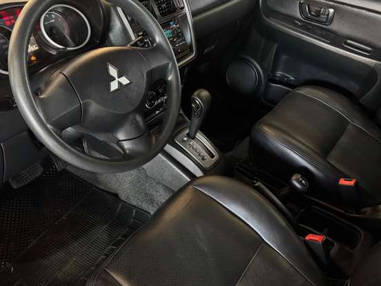 MITSUBISHI-PAJERO TR4-2.0 4X4 16V 140CV FLEX 4P AUTOMÁTICO MITSUBISHI-PAJERO TR4-2010