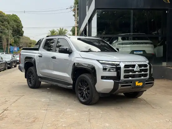 MITSUBISHI-TRITON-2025