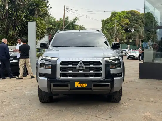 MITSUBISHI-TRITON-2025
