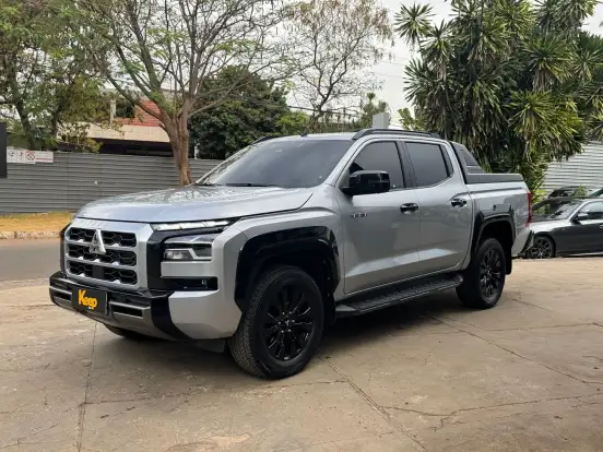 MITSUBISHI-TRITON-2025