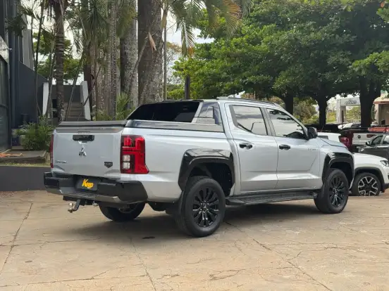 MITSUBISHI-TRITON-2025