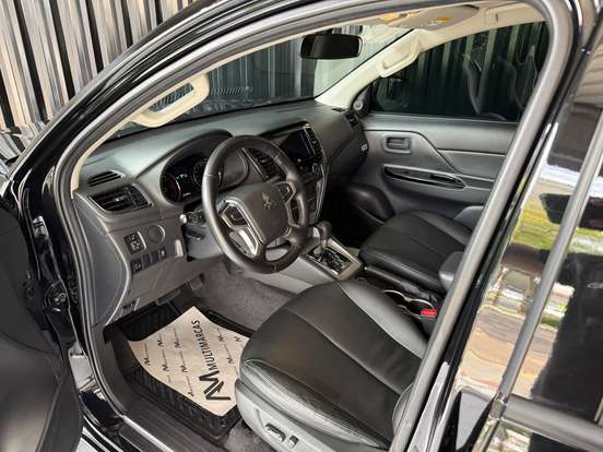 MITSUBISHI-TRITON-2.4 BITURBO DIESEL CD GLS 4X4 AUTOMÁTICO MITSUBISHI-TRITON-2024