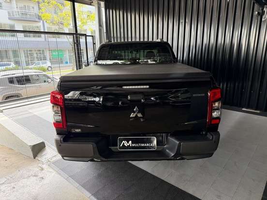 MITSUBISHI-TRITON-2.4 BITURBO DIESEL CD GLS 4X4 AUTOMÁTICO MITSUBISHI-TRITON-2024