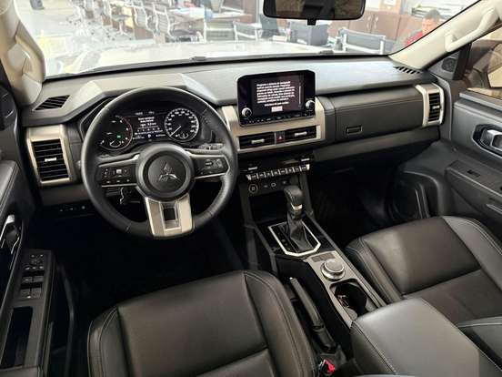 MITSUBISHI-TRITON-2.4 BITURBO DIESEL CD HPE 4X4 AUTOMÁTICO MITSUBISHI-TRITON-2025