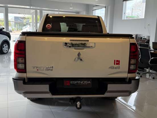 MITSUBISHI-TRITON-2025
