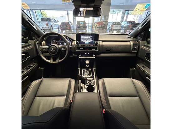 MITSUBISHI-TRITON-2025