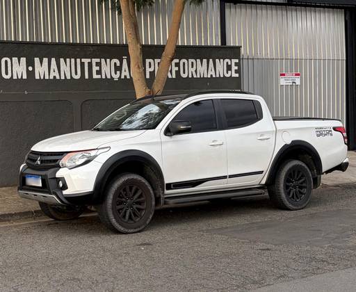 MITSUBISHI L200 TRITON 2.4 16V TURBO DIESEL SPORT HPE CD 4P 4X4 AUTOMÁTICO