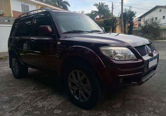 MITSUBISHI-PAJERO TR4-2.0 4X2 16V 140CV FLEX 4P AUTOMÁTICO MITSUBISHI-PAJERO TR4-2013