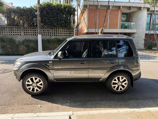 MITSUBISHI-PAJERO TR4-2.0 4X4 16V 140CV FLEX 4P AUTOMÁTICO MITSUBISHI-PAJERO TR4-2012
