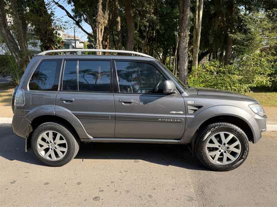 MITSUBISHI-PAJERO TR4-2.0 4X4 16V 140CV FLEX 4P AUTOMÁTICO MITSUBISHI-PAJERO TR4-2012