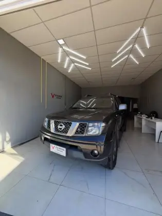 NISSAN FRONTIER 2.5 LE 4X4 CD TURBO ELETRONIC DIESEL 4P AUTOMÁTICO