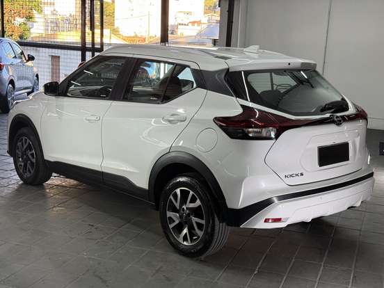 NISSAN-KICKS-2023