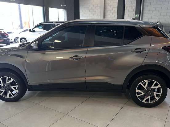 NISSAN-KICKS-2023