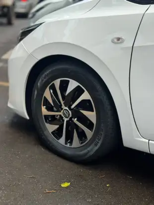 NISSAN-VERSA-2023
