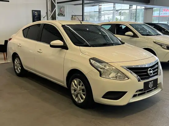 NISSAN-VERSA-2017
