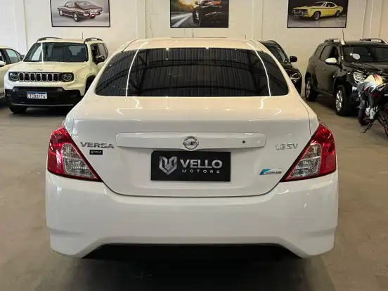 NISSAN-VERSA-2017