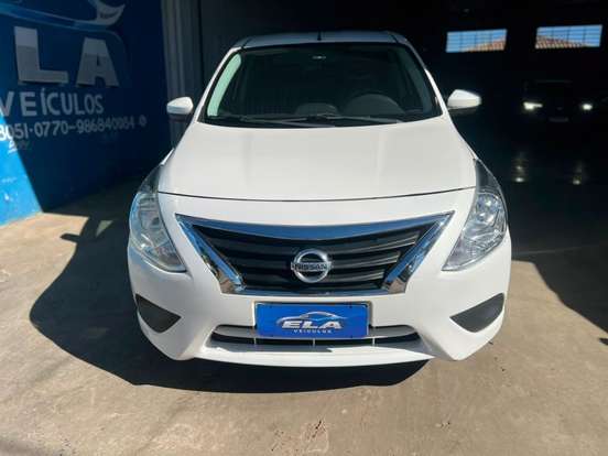 NISSAN-VERSA-2017