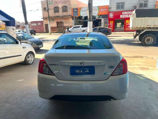 NISSAN-VERSA-1.6 16V FLEXSTART SV 4P XTRONIC NISSAN-VERSA-2017