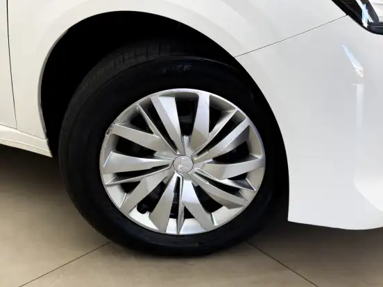 PEUGEOT-208-2023