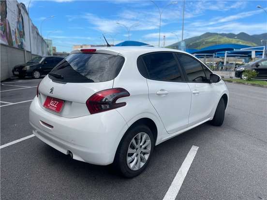 PEUGEOT-208-2019