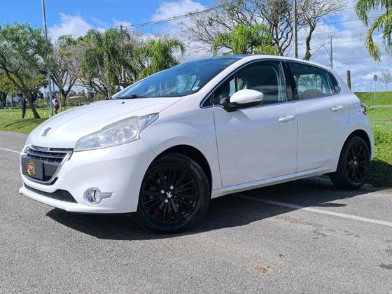 PEUGEOT 208 1.6 GRIFFE 16V FLEX 4P AUTOMÁTICO