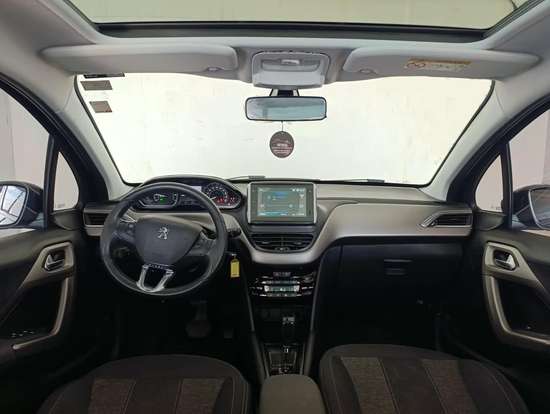 PEUGEOT-208-2019