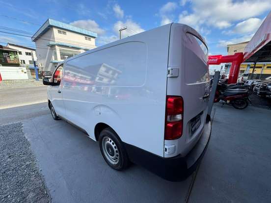 PEUGEOT-EXPERT-2021