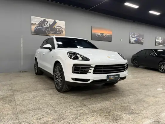PORSCHE-CAYENNE-2021