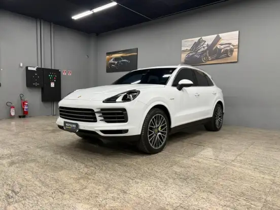 PORSCHE-CAYENNE-2021