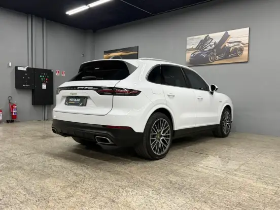 PORSCHE-CAYENNE-2021