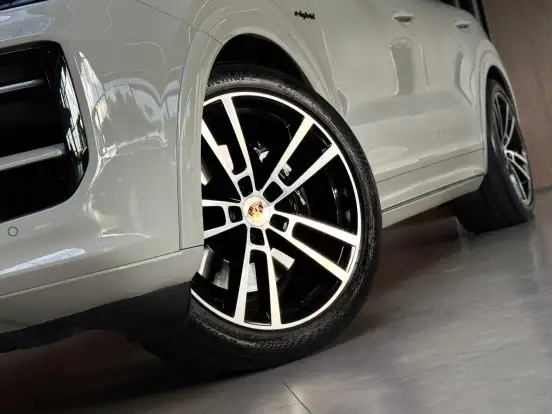 PORSCHE-CAYENNE-2024