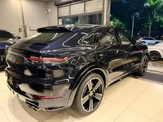 PORSCHE-CAYENNE-2022