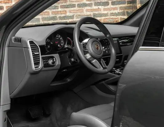 PORSCHE-CAYENNE-2018