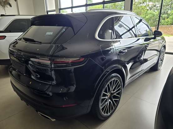 PORSCHE-CAYENNE-2021