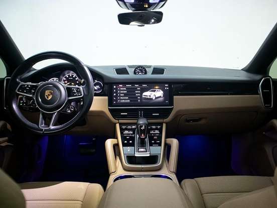 PORSCHE-CAYENNE-2022