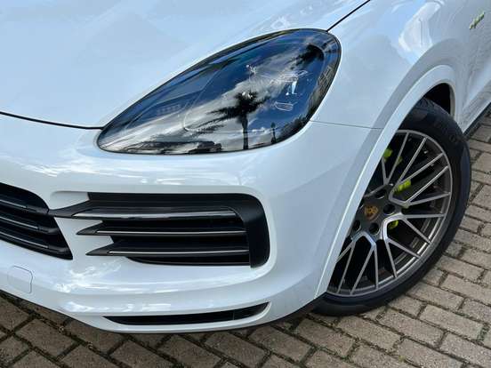 PORSCHE-CAYENNE-2023