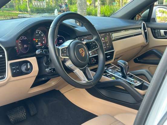 PORSCHE-CAYENNE-2023