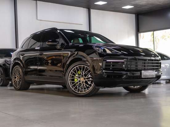 PORSCHE-CAYENNE-2022