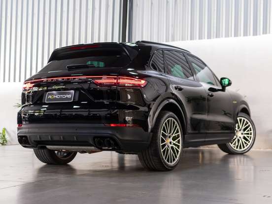 PORSCHE-CAYENNE-2022