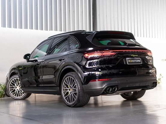 PORSCHE-CAYENNE-2022