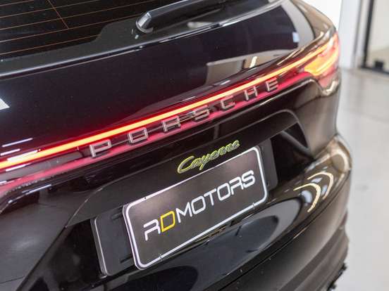 PORSCHE-CAYENNE-2022